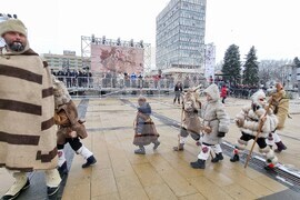 Перник - „Сурвакариада“ - младежко маскарадно дефиле