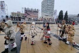 Перник - „Сурвакариада“ - младежко маскарадно дефиле