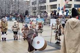 Перник - „Сурвакариада“ - младежко маскарадно дефиле