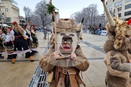 Перник - „Сурвакариада“ - младежко маскарадно дефиле