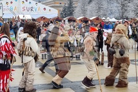 Перник - „Сурвакариада“ - младежко маскарадно дефиле