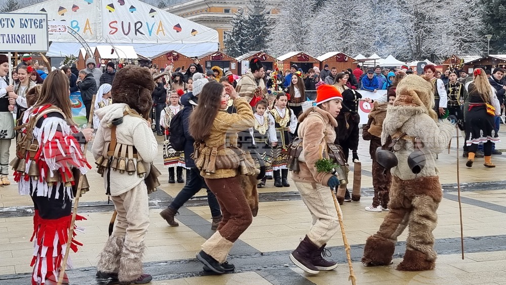 Перник - „Сурвакариада“ - младежко маскарадно дефиле