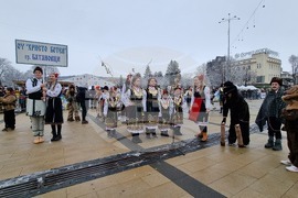 Перник - „Сурвакариада“ - младежко маскарадно дефиле