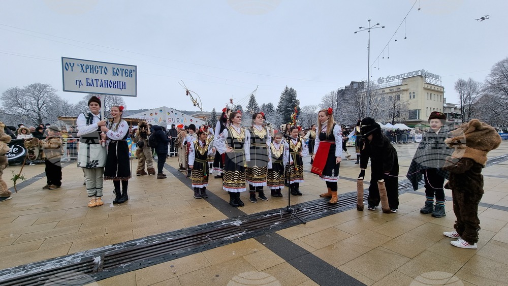 Перник - „Сурвакариада“ - младежко маскарадно дефиле