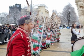 Перник - „Сурвакариада“ - младежко маскарадно дефиле