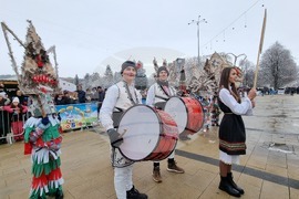 Перник - „Сурвакариада“ - младежко маскарадно дефиле