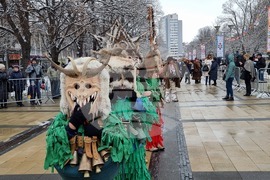 Перник - „Сурвакариада“ - младежко маскарадно дефиле