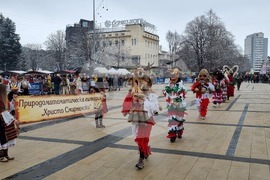 Перник - „Сурвакариада“ - младежко маскарадно дефиле