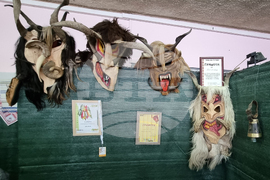 Перник - „Сурвакариада“ - младежко маскарадно дефиле