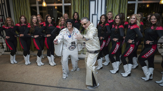 Влак с почитатели на Елвис Пресли тръгна към австралийски фестивал, посветен на Краля на рока