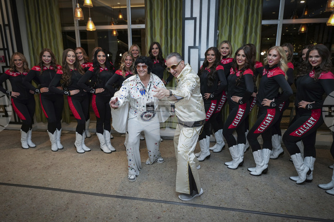 Влак с почитатели на Елвис Пресли тръгна към австралийски фестивал, посветен на Краля на рока