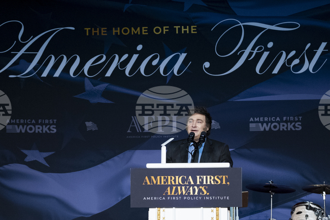 Доналд Тръмп посрещна във Флорида аржентинския президент Хавиер Милей - първия чуждестранен лидер, с когото се среща след изборната си победа