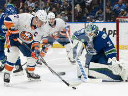 Islanders Canucks Hockey