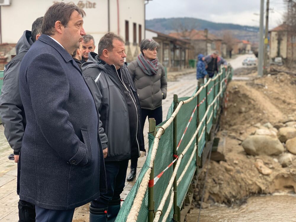 Министър Шишков: Държавата предостави над 20 млн. лв. за възстановяване на инфраструктурата в Община Карлово
