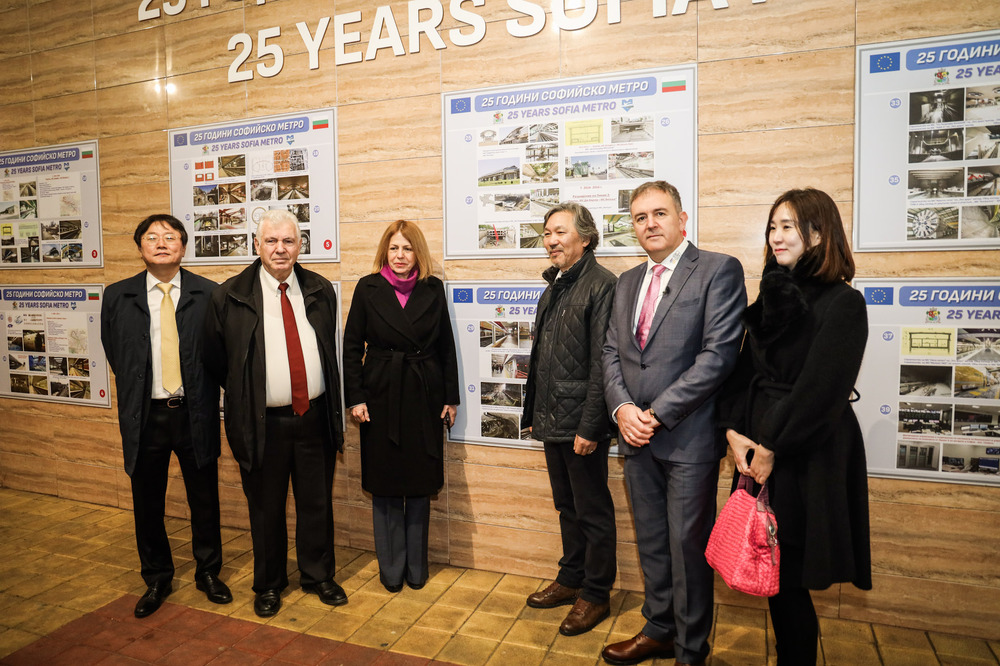 Столична община: Изложба за четвъртвековната история на метрото посреща пътниците на подземната железница