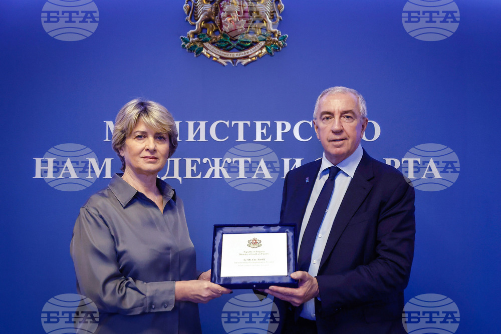 Министър Весела Лечева се срещна с президента на Международната федерация по хокей на лед