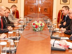 Министър Весела Лечева се срещна с президента на Международната федерация по хокей на лед