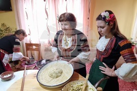 Село Жабокрът - зелник - замесване