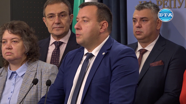 „БСП-Обединена левица“ и „Възраждане“ ще сезират Конституционния съд за връщане на правата на президента за съставяне на служебни кабинети