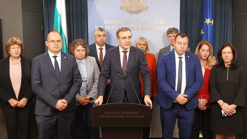 Коалиция „БСП – Обединена левица“: „БСП – Обединена левица“ и „Възраждане“ с искане до КС за връщане на правомощията на президента за сформиране на служебен кабинет