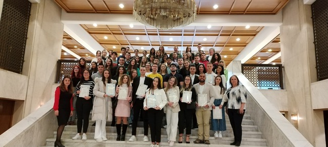 Представители на Младежки Общински Съвет към Младежки дом - Сливен участваха в заседанието на Съвета на децата към председателя на Държавна Агенция Закрила на детето д-р Теодора Иванова 