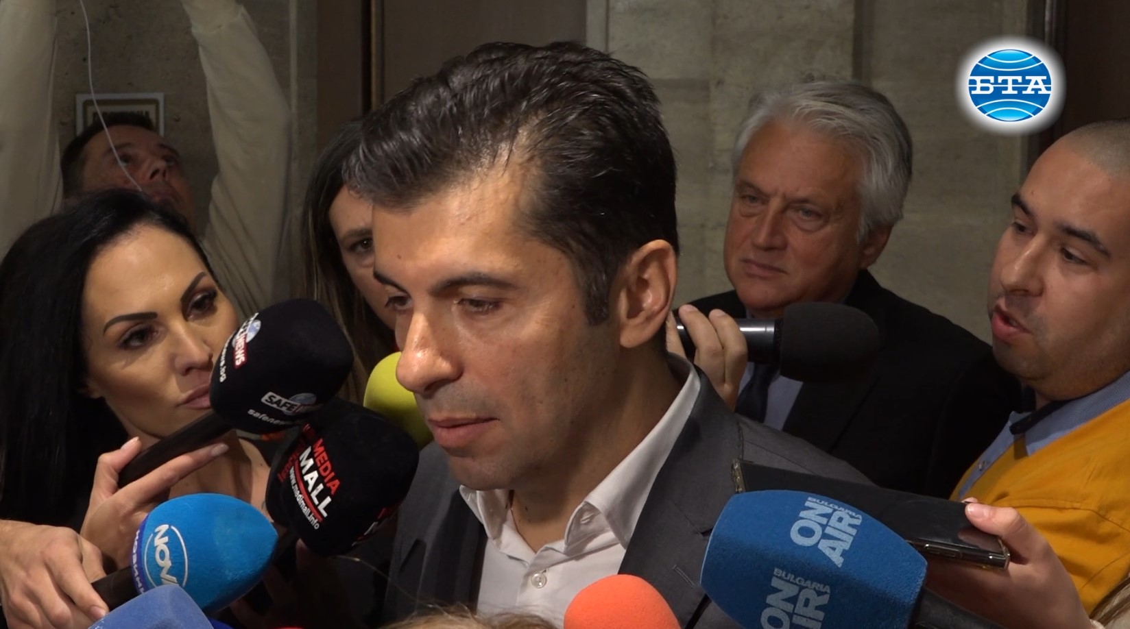 Пеевски нито е толкова страшен, нито е толкова силен и ако спрат да се страхуват от него, той е господин "Никой", каза Кирил Петков