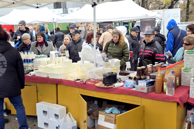 Фермерски пазар събира отново производители от страната в Плевен