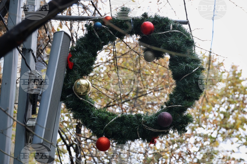 Бургас - коледна украса - подготовка