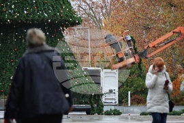 Бургас - коледна украса - подготовка