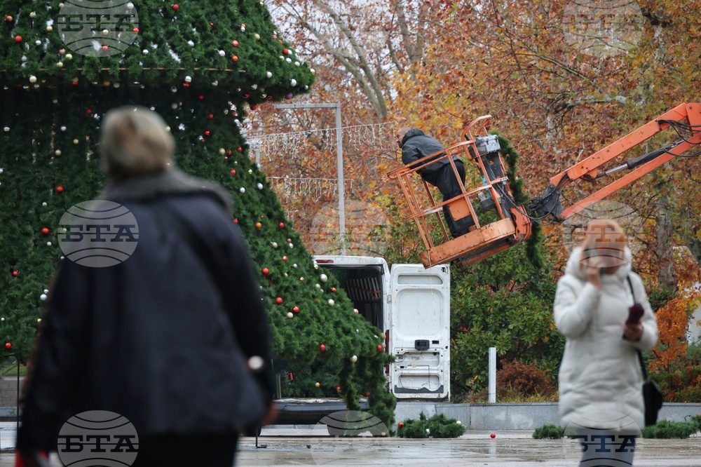 Бургас - коледна украса - подготовка