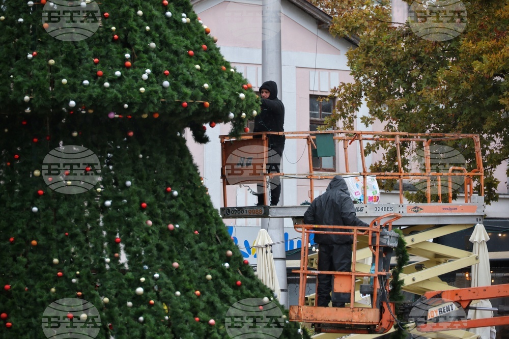 Бургас - коледна украса - подготовка