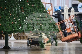 Бургас - коледна украса - подготовка