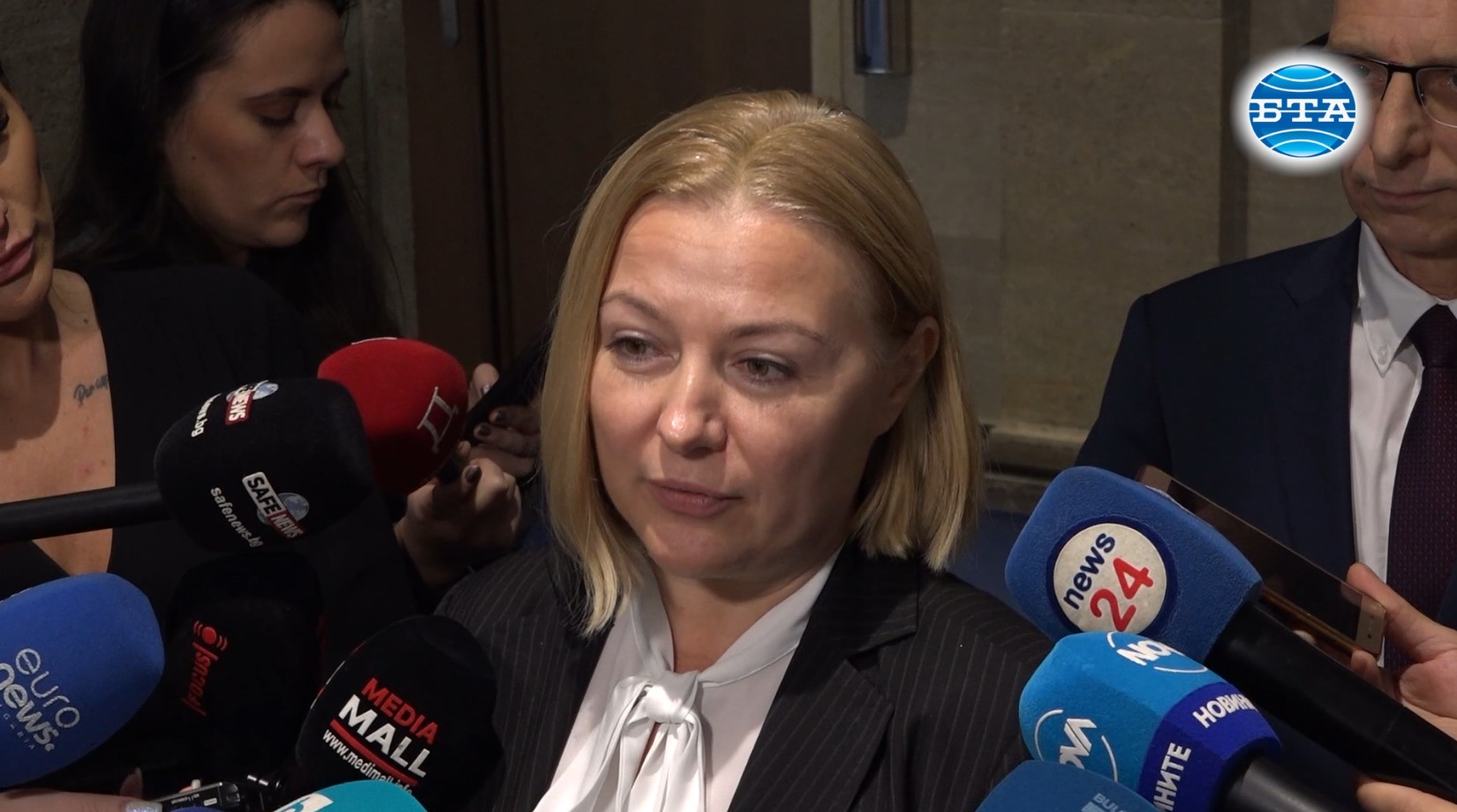 Ако Бойко Борисов се е съгласил със "санитарния кордон", аз не виждам никаква пречка за лидерска среща, каза Надежда Йорданова