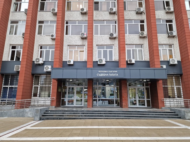 Оставиха в ареста мъжа от Радомир, обвинен в убийството на жената, с която живеел на семейни начала