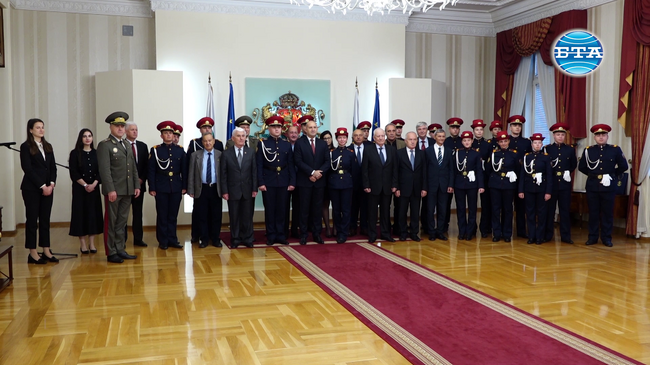 С Почетния знак на президента бяха удостоени генерал о.з. Златан Стойков и генерал-полковник о.з. Цветан Тотомиров