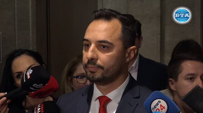 Държавни институции се изнасят от сградата си, за да може в нея да се настани Делян Пеевски, казаха от ПП-ДБ