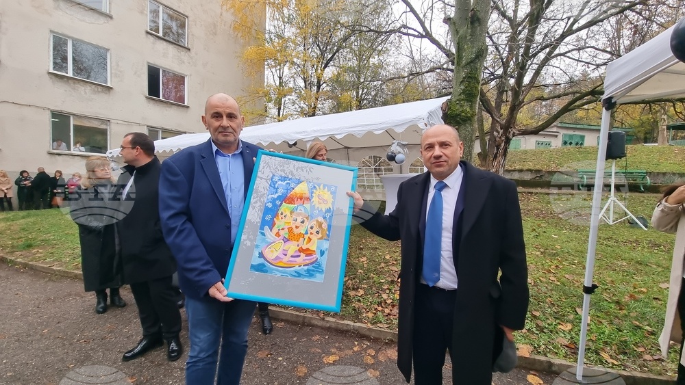 Ловеч - Държавна психиатрична болница - годишнина - откриване на дневен стационарен център за деца