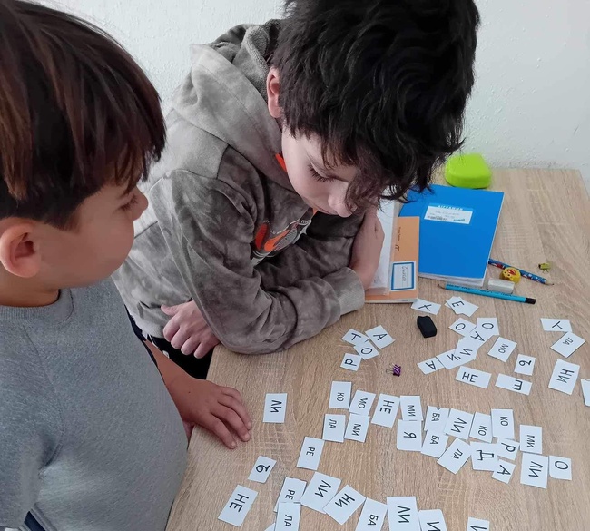 Екипът на Българско неделно училище „Васил Левски“ в Катерини сподели поздрав по повод Деня на четенето