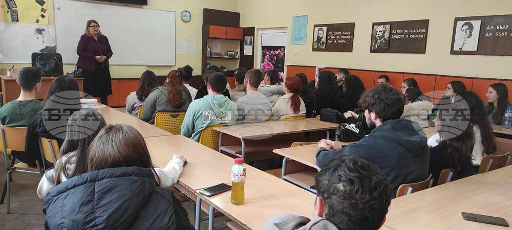 Председателят на Окръжен съд – Търговище откри Образователната програма за тази учебна година на среща с дванадесетокласници