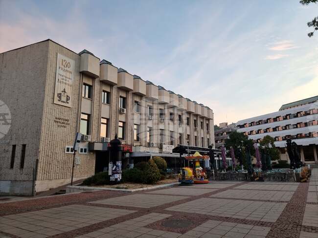 Деца дариха детски книги в библиотеката на читалище "Зора" в Дупница, по повод Деня на четеното