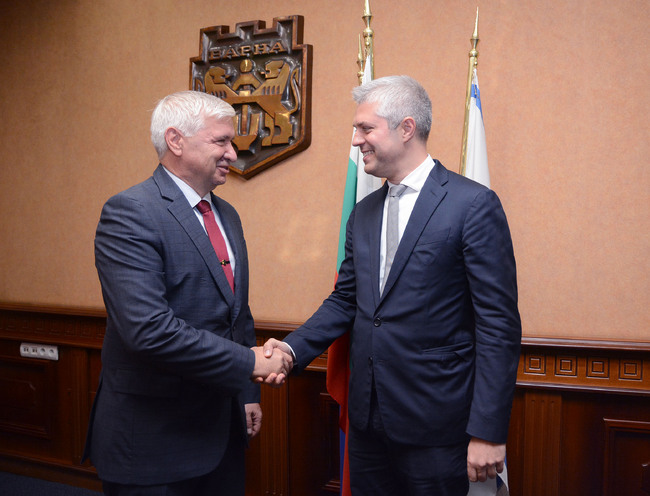 Община Варна: Кметът Благомир Коцев подписа споразумение за съвместна дейност със Съюза на офицерите и сержантите от запаса и резерва