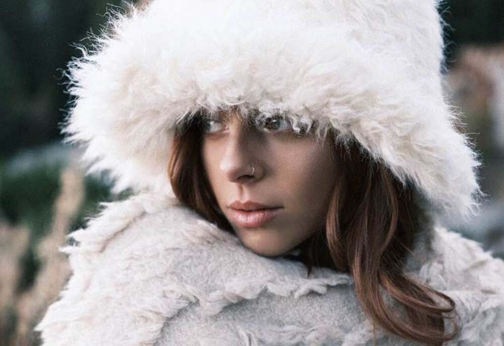 Виктория представя новия си сингъл Sad girl winter (again)