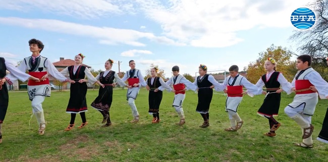 Традиционното танцуване на хорà на песен от село Копаница ще представя област Перник в национална селекция за „Живи човешки съкровища“