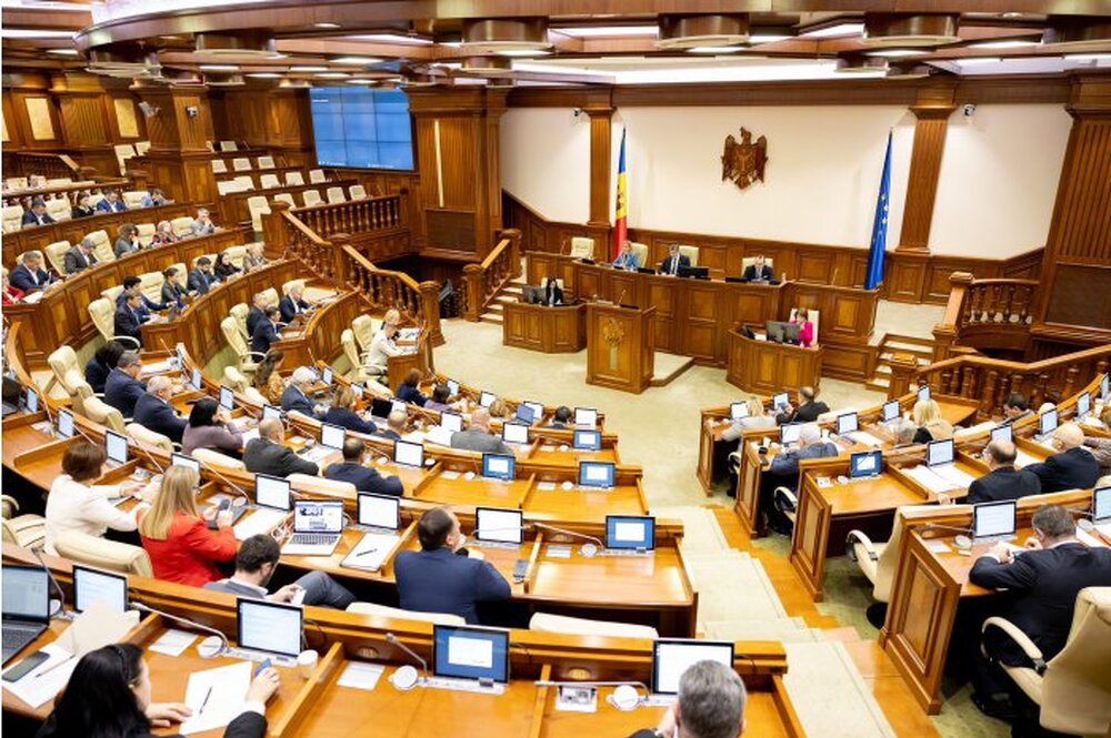 МОЛДПРЕС: Молдовските депутати почетоха с минута мълчание паметта на жертвите на войната в Украйна