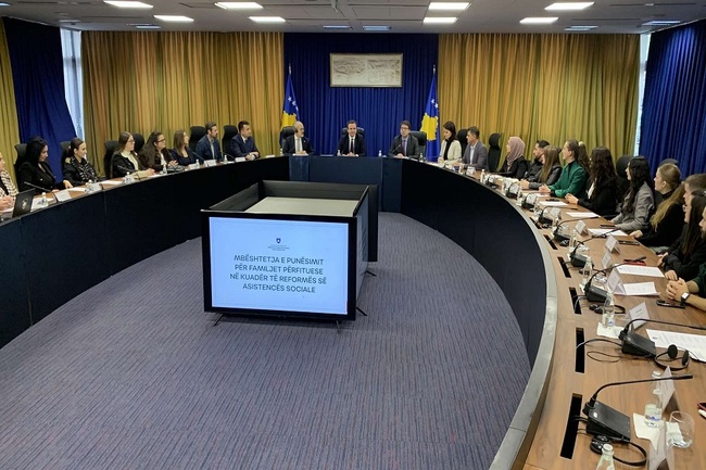 КосоваПрес: В Косово стартира програма, субсидираща 70 процента от заплатата на включените в нея