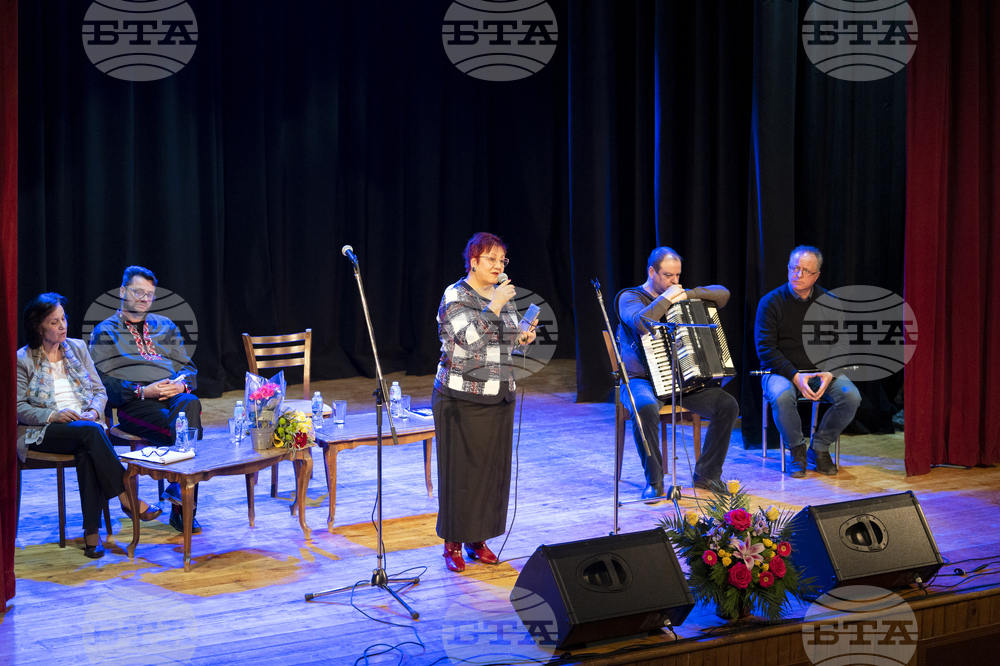 Добрич - Певците Галина Дурмушлийска и Добрин Добрев гостуваха в родната си Добруджа - Снимка: Александра Антонова