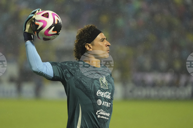 40-годишният вратар Гийермо Очоа се завръща в състава на националния отбор по футбол на Мексико