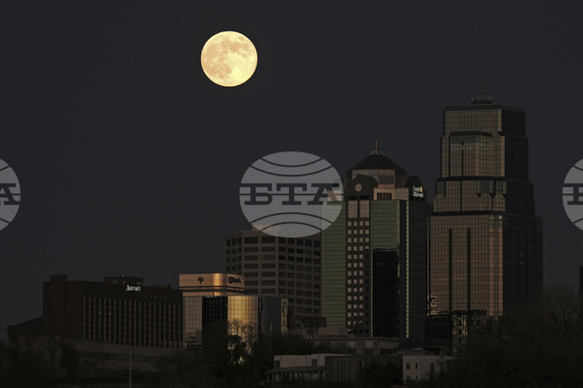 Първата суперлуна за тази година може да бъде наблюдавана в началото на идната седмица