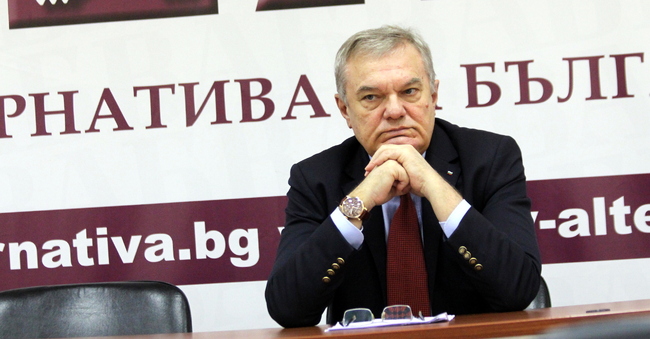 Румен Петков: 1/3 от купените от България ваксини срещу COVID-19 са дарени и бракувани - 100 милиона лева на българските граждани