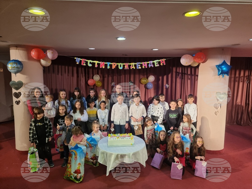 С песни и танци честваха заедно рождения си ден децата, родени на 28 януари - Денят на Разград